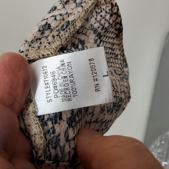 ENTRO snakeskin top women's size large NWT - Picture 4 of 6